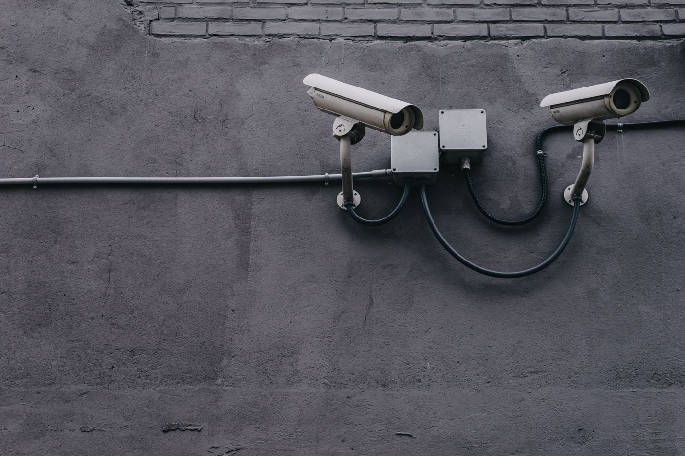 Two wall-mounted cameras cover different viewing directions.